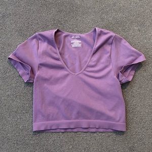 Women’s Wild Fable purple/pink cropped v-neck tee